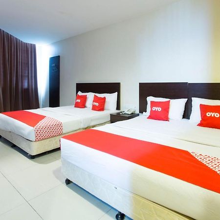 Oyo 89966 Green World Hotel @ Seri Putra Kajang Ngoại thất bức ảnh