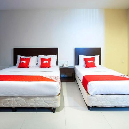 Oyo 89966 Green World Hotel @ Seri Putra Kajang Ngoại thất bức ảnh