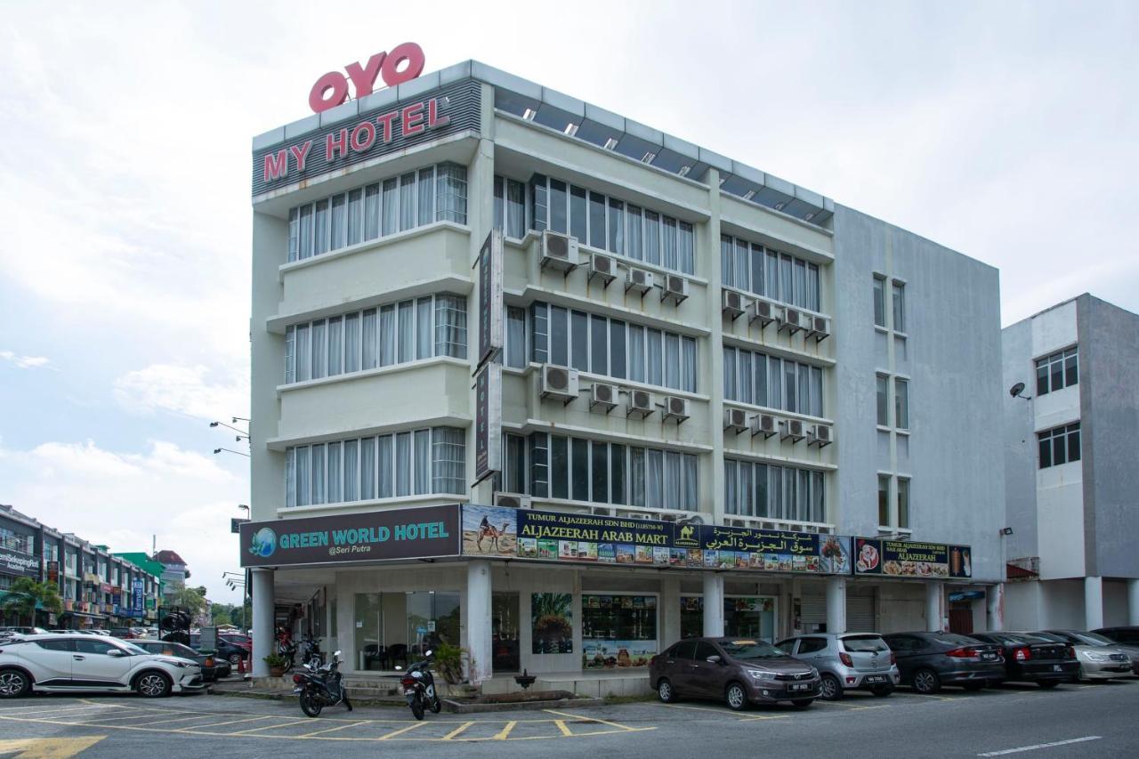 Oyo 89966 Green World Hotel @ Seri Putra Kajang Ngoại thất bức ảnh