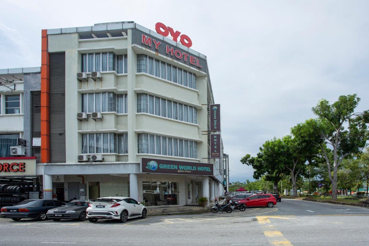 Oyo 89966 Green World Hotel @ Seri Putra Kajang Ngoại thất bức ảnh