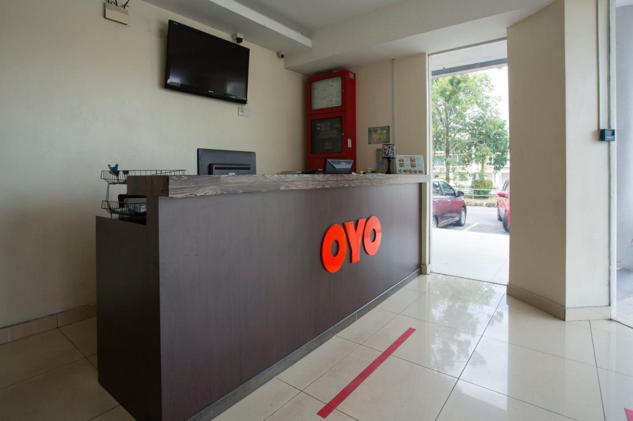 Oyo 89966 Green World Hotel @ Seri Putra Kajang Ngoại thất bức ảnh