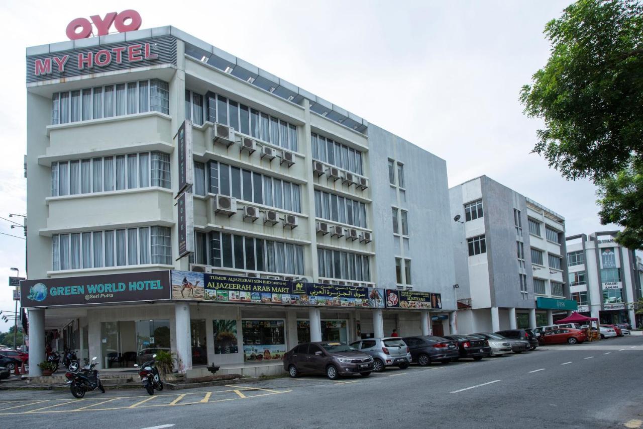 Oyo 89966 Green World Hotel @ Seri Putra Kajang Ngoại thất bức ảnh