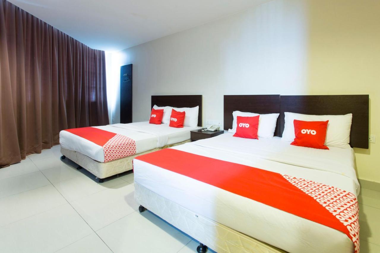 Oyo 89966 Green World Hotel @ Seri Putra Kajang Ngoại thất bức ảnh