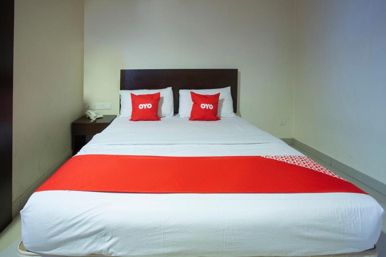 Oyo 89966 Green World Hotel @ Seri Putra Kajang Ngoại thất bức ảnh