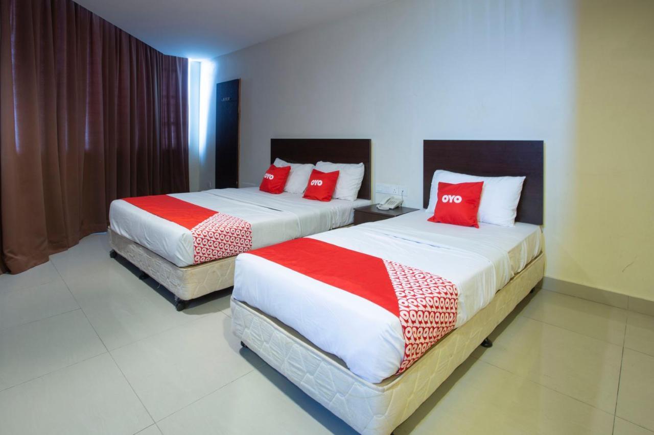 Oyo 89966 Green World Hotel @ Seri Putra Kajang Ngoại thất bức ảnh