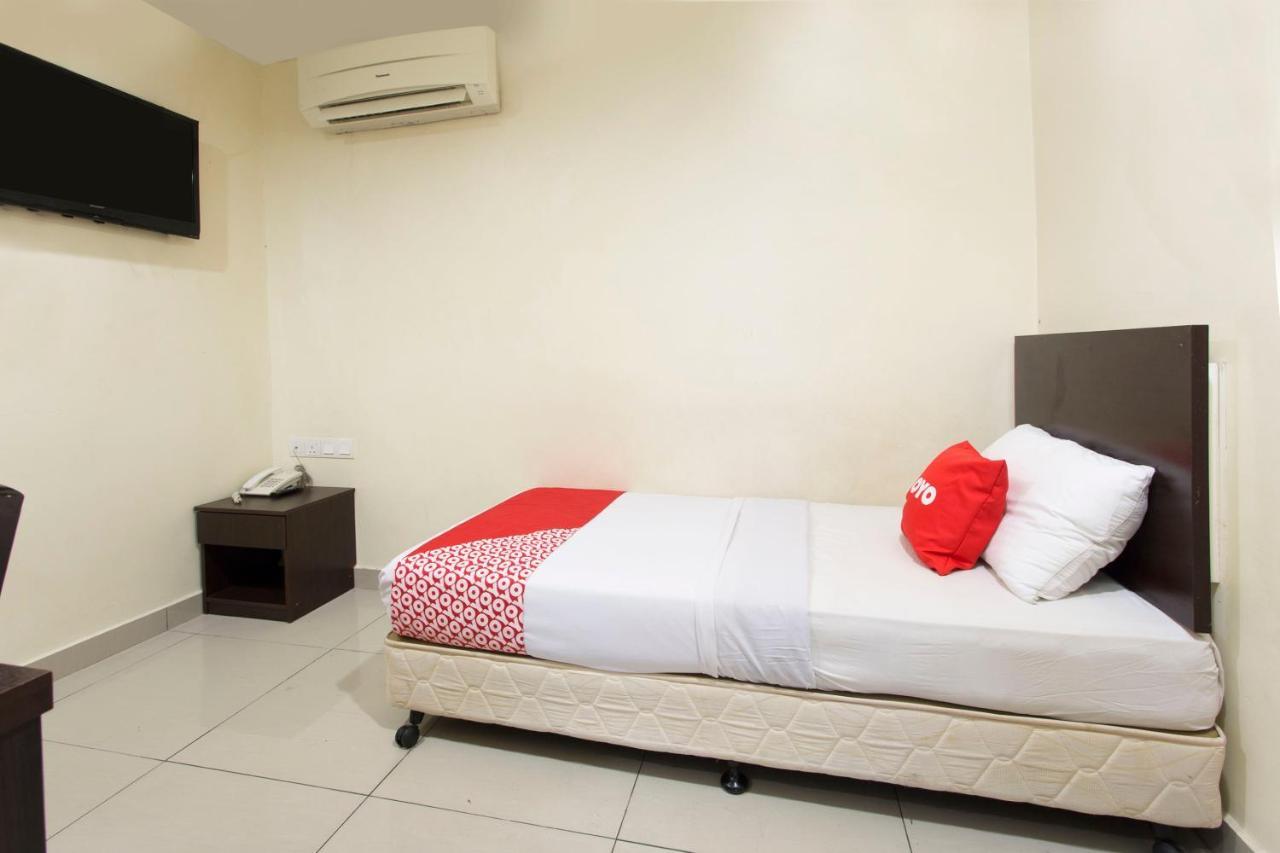 Oyo 89966 Green World Hotel @ Seri Putra Kajang Ngoại thất bức ảnh