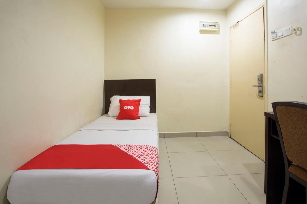 Oyo 89966 Green World Hotel @ Seri Putra Kajang Ngoại thất bức ảnh